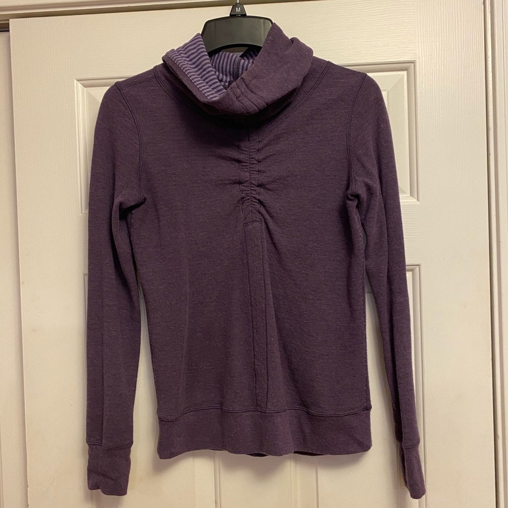 Lululemon cinched plum top